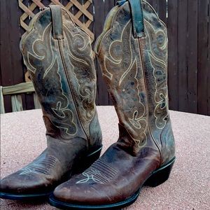 Cowboy/ cowgirl boots